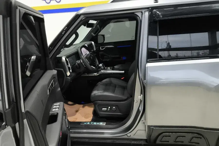 2023 JETOUR TRAVELLER thumbnail 4