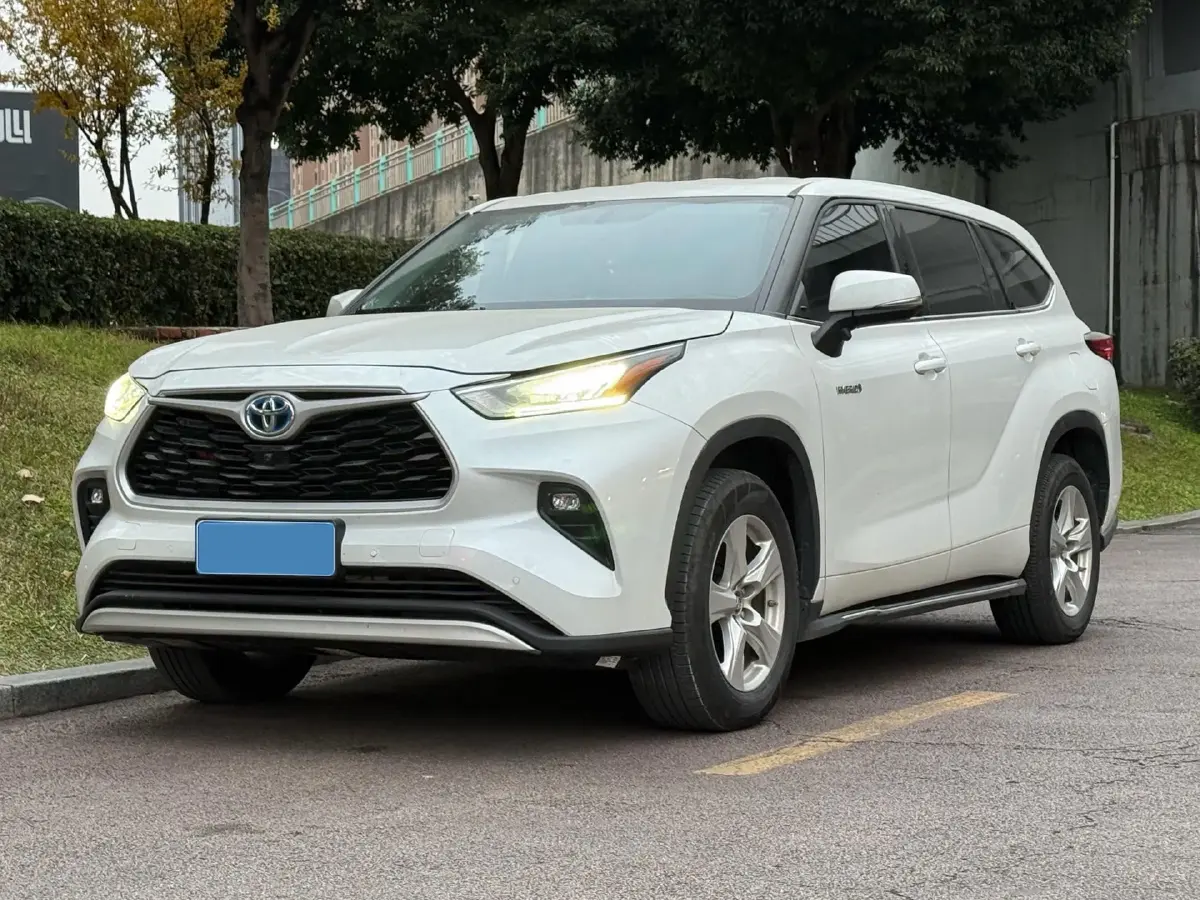 2023 Toyota Highlander 2.5L 189HP L4 E-CVT Hybrid