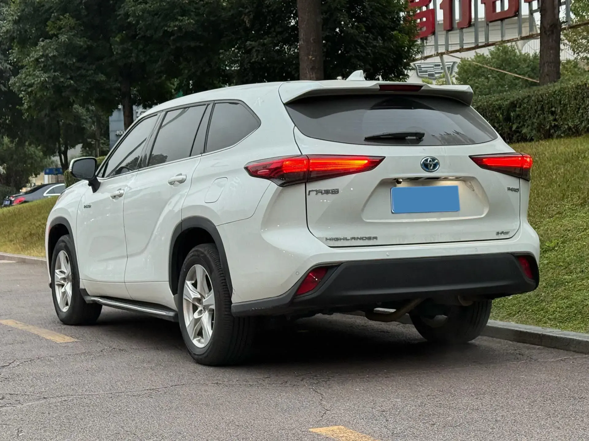 2023 TOYOTA HIGHLANDER thumbnail 3