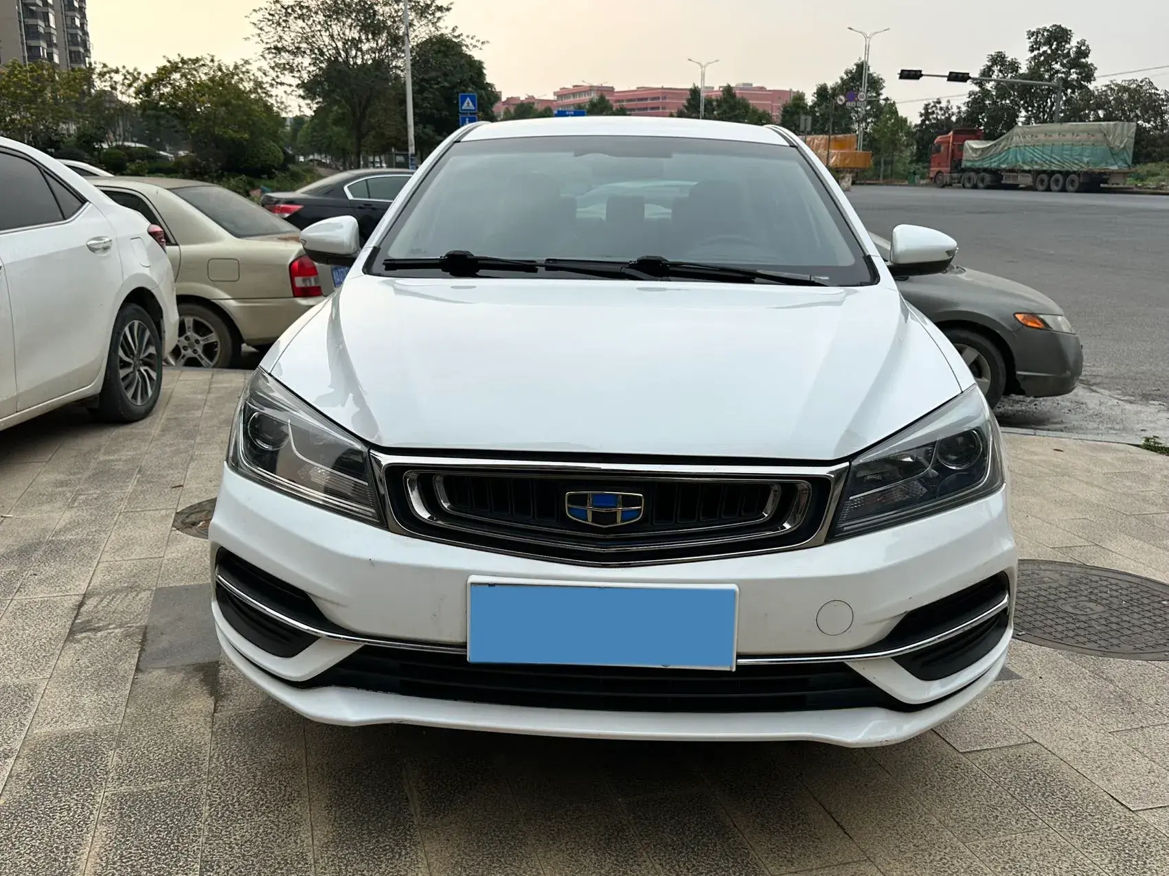 2018 GEELY EMGRAND thumbnail 2