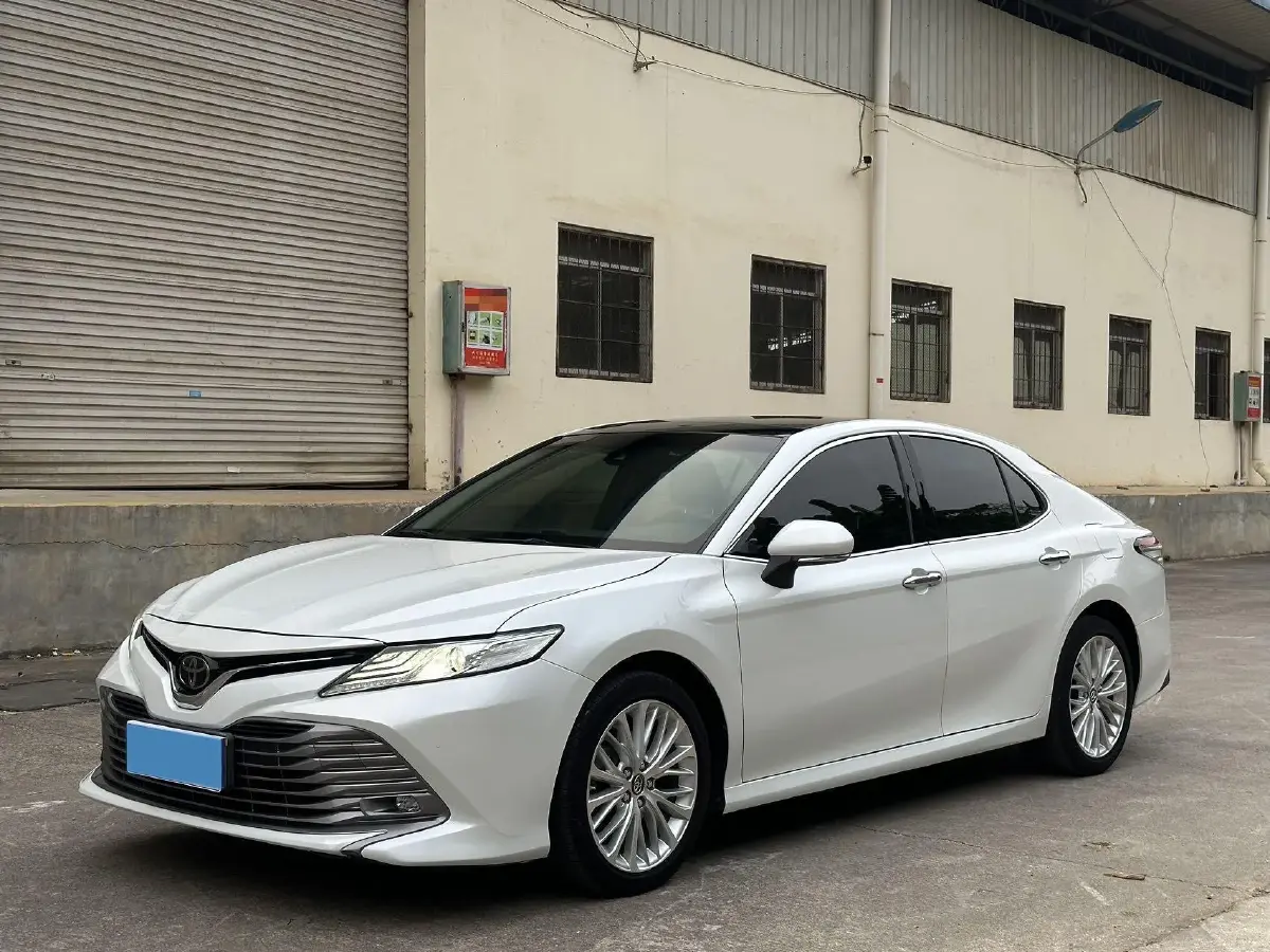 2019 Toyota Camry 2.5L 209HP L4 8AT