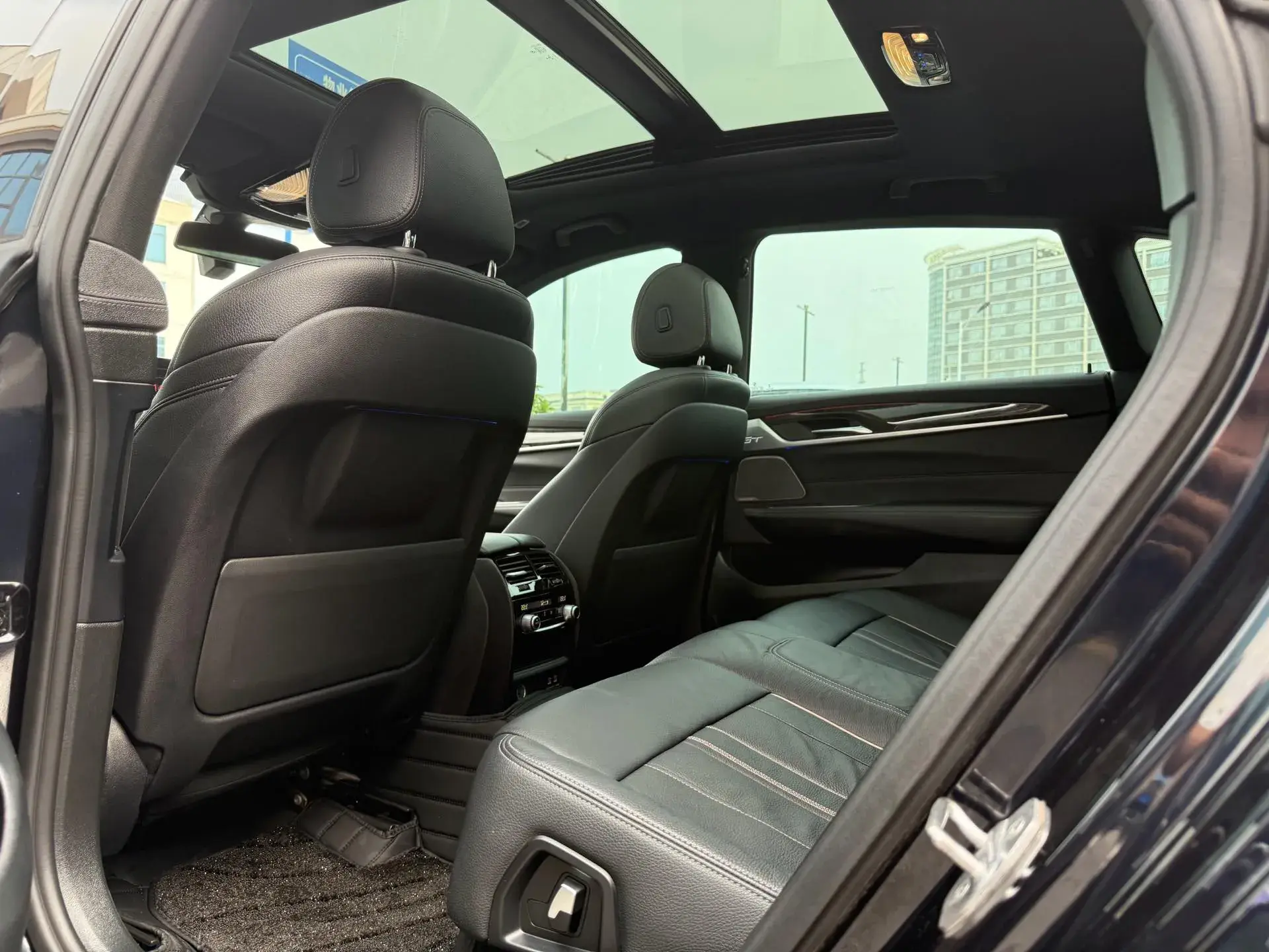 2021 BMW 6 thumbnail 4