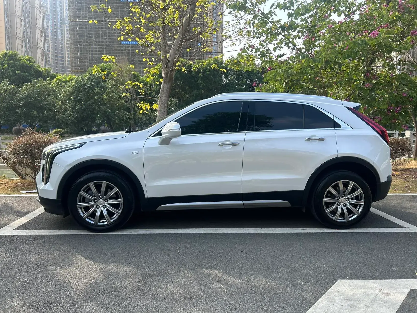 2022 CADILLAC XT4 thumbnail 3