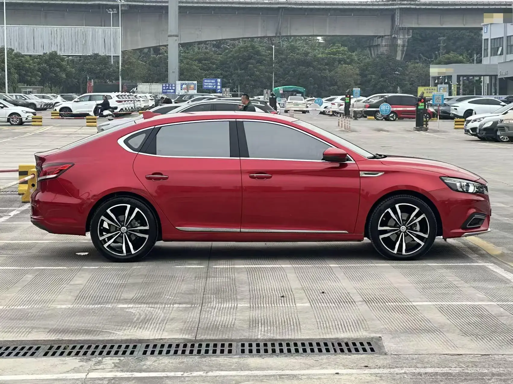 2017 MG MG6 thumbnail 4