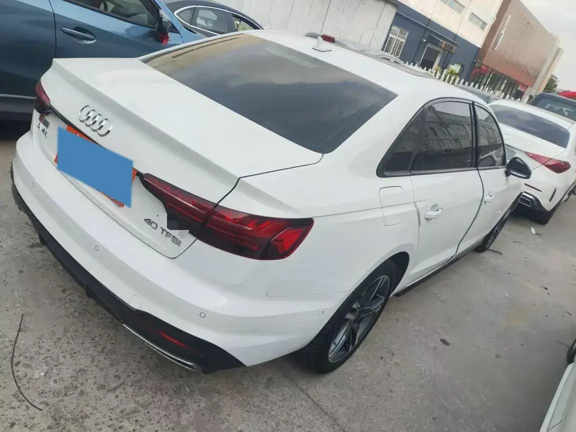 2022 AUDI A4L thumbnail 3