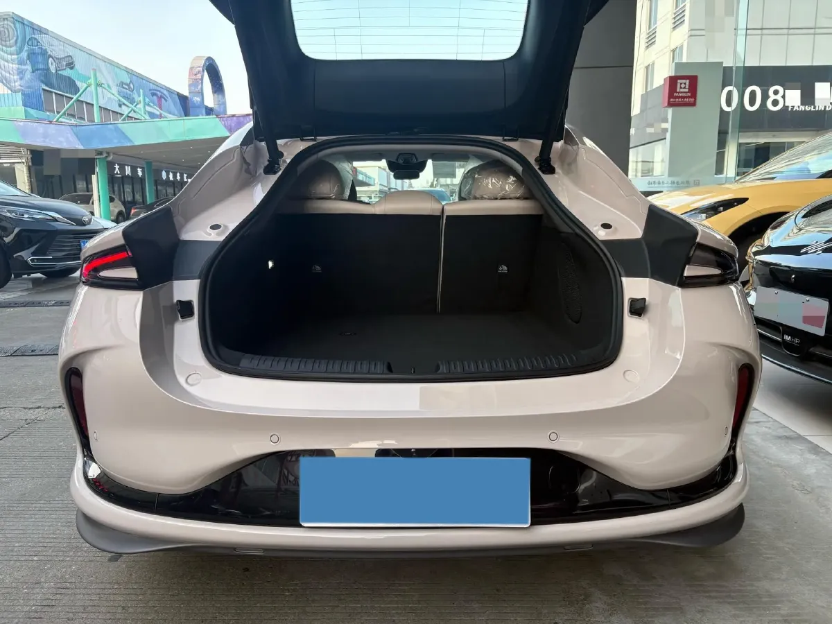 2024 IM L6 BEV 75KWH,autocango,china used car exporter,china ev exporter,chinese used car exporter,chinese used ev exporter