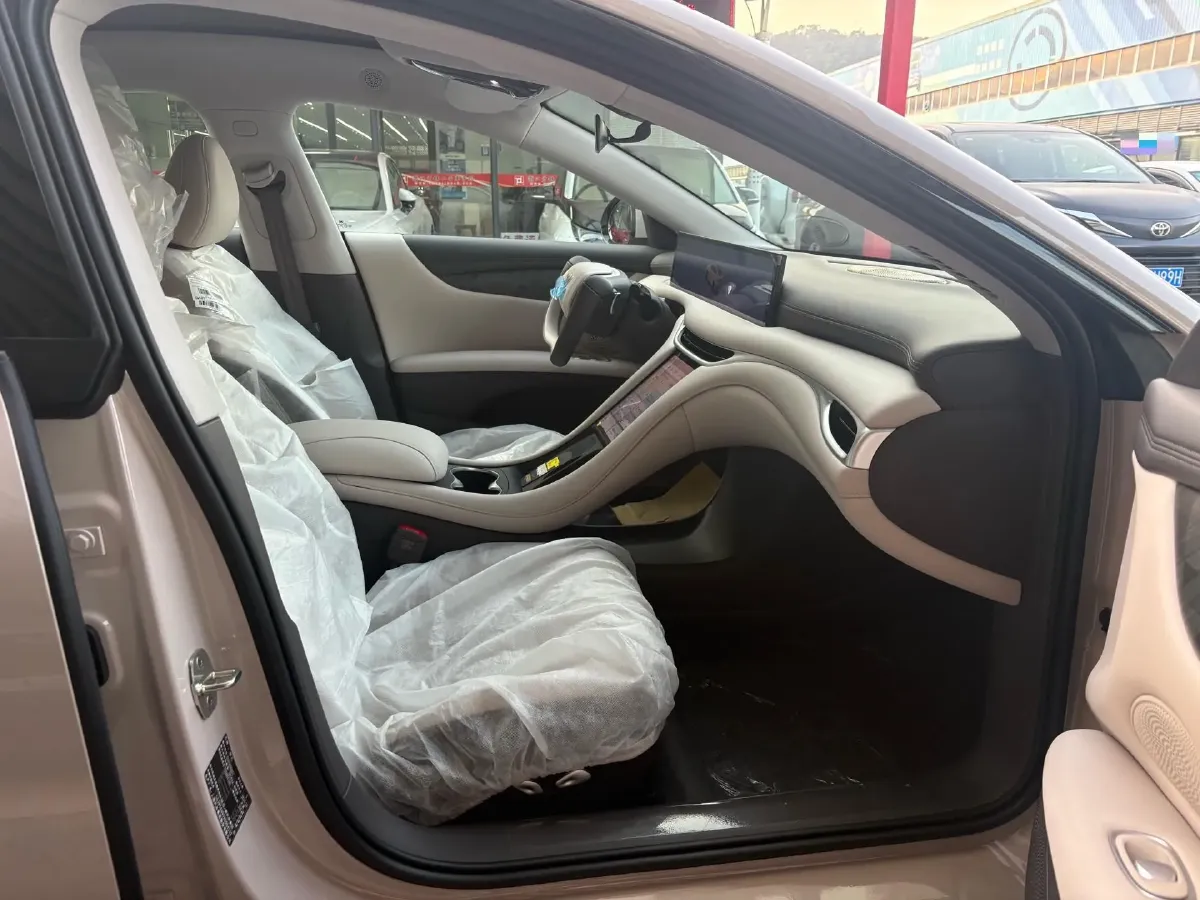 2024 IM L6 BEV 75KWH,autocango,china used car exporter,china ev exporter,chinese used car exporter,chinese used ev exporter