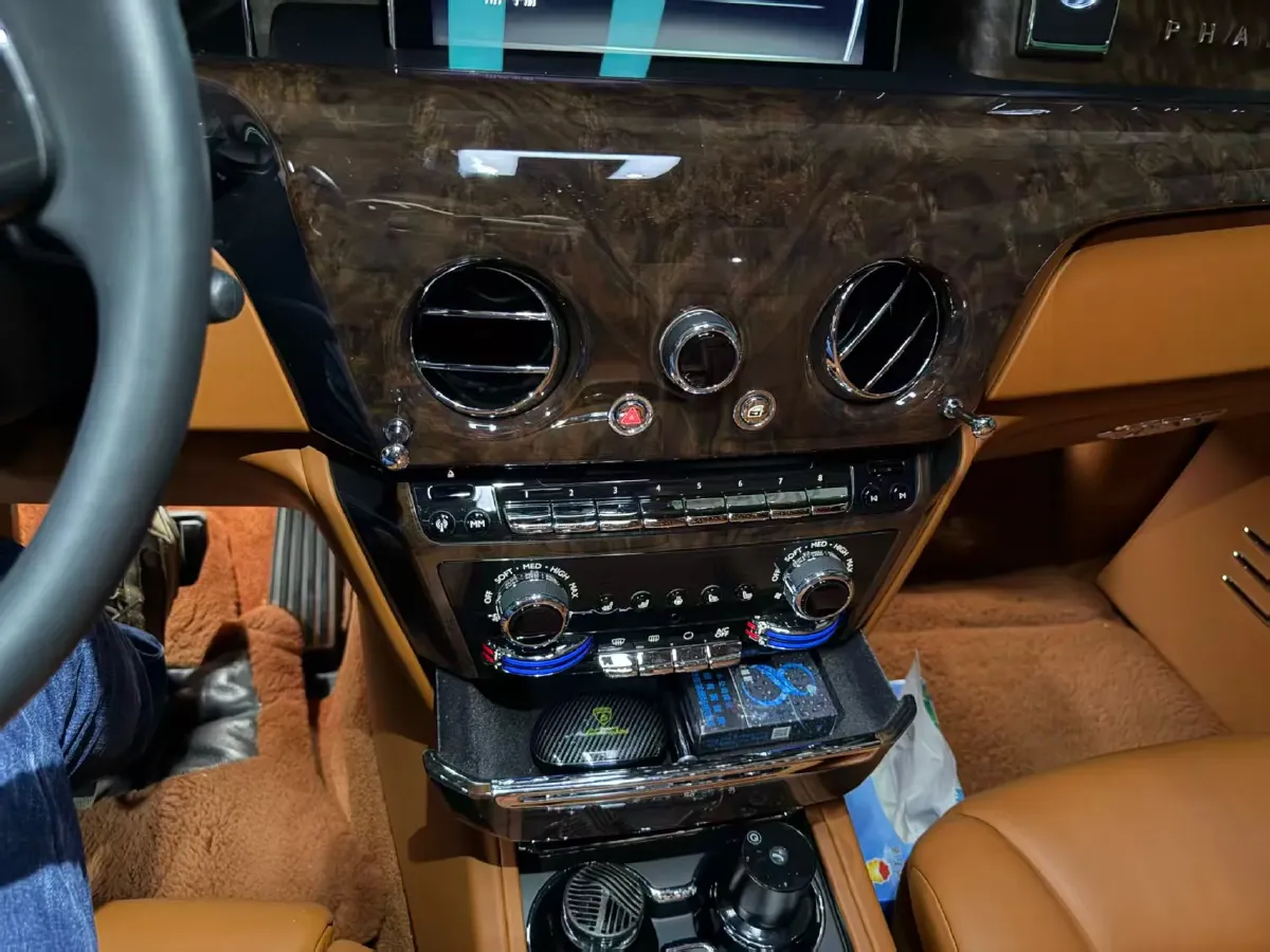 2018 Rolls-Royce Phantom 6.7T 571HP V12 8AT,autocango,china used car exporter,china ev exporter,chinese used car exporter,chinese used ev exporter