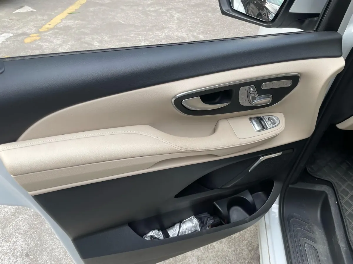 2020 Mercedes-Benz V Class 2.0T 211HP L4 9AT,autocango,china used car exporter,china ev exporter,chinese used car exporter,chinese used ev exporter