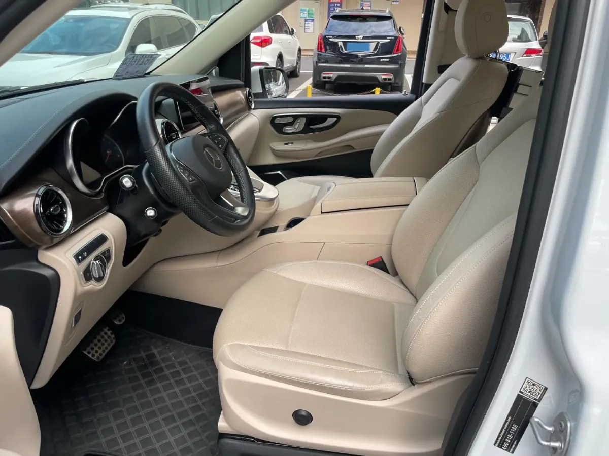 2020 Mercedes-Benz V Class 2.0T 211HP L4 9AT,autocango,china used car exporter,china ev exporter,chinese used car exporter,chinese used ev exporter
