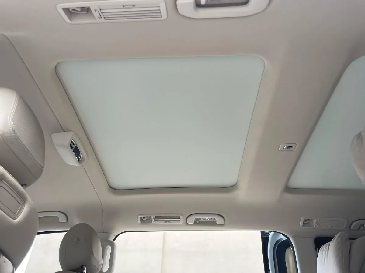 2020 Mercedes-Benz V Class 2.0T 211HP L4 9AT,autocango,china used car exporter,china ev exporter,chinese used car exporter,chinese used ev exporter