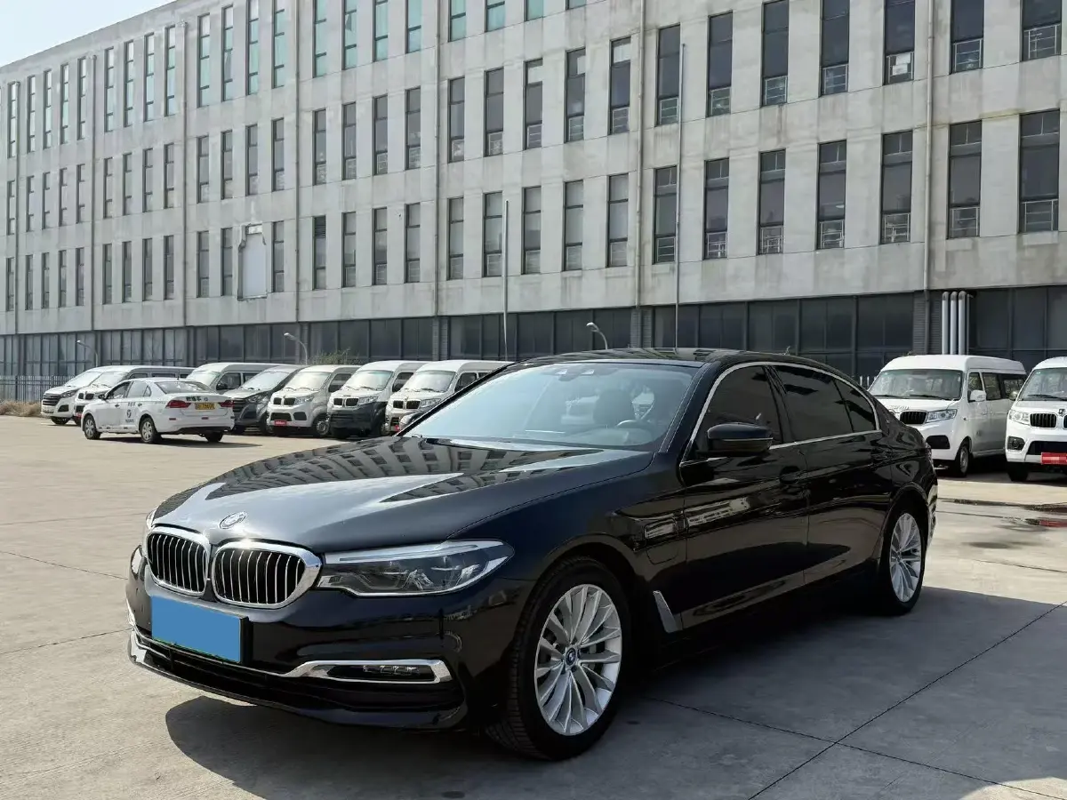 2019 BMW 5 Series 2.0T 184HP L4 8AT PHEV 13KWH