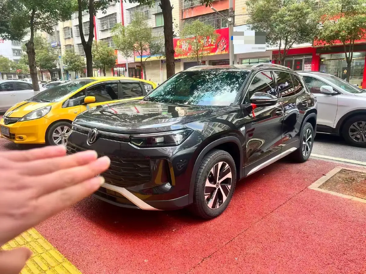 2025 Volkswagen Tayron 2.0T 186HP L4 7DCT