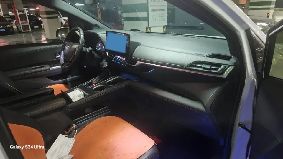 2023 TOYOTA SIENNA thumbnail 3