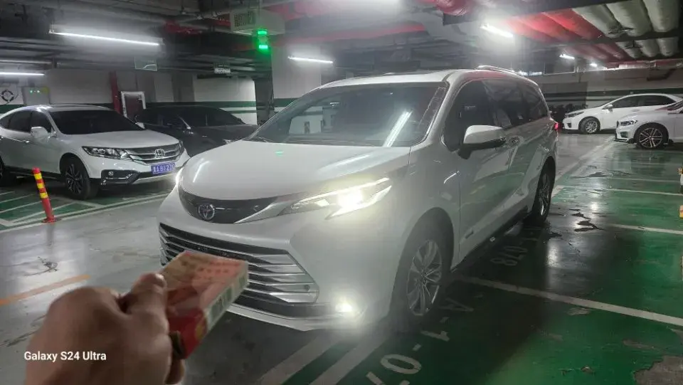 2023 Toyota Sienna 2.5L 189HP L4 E-CVT Hybrid