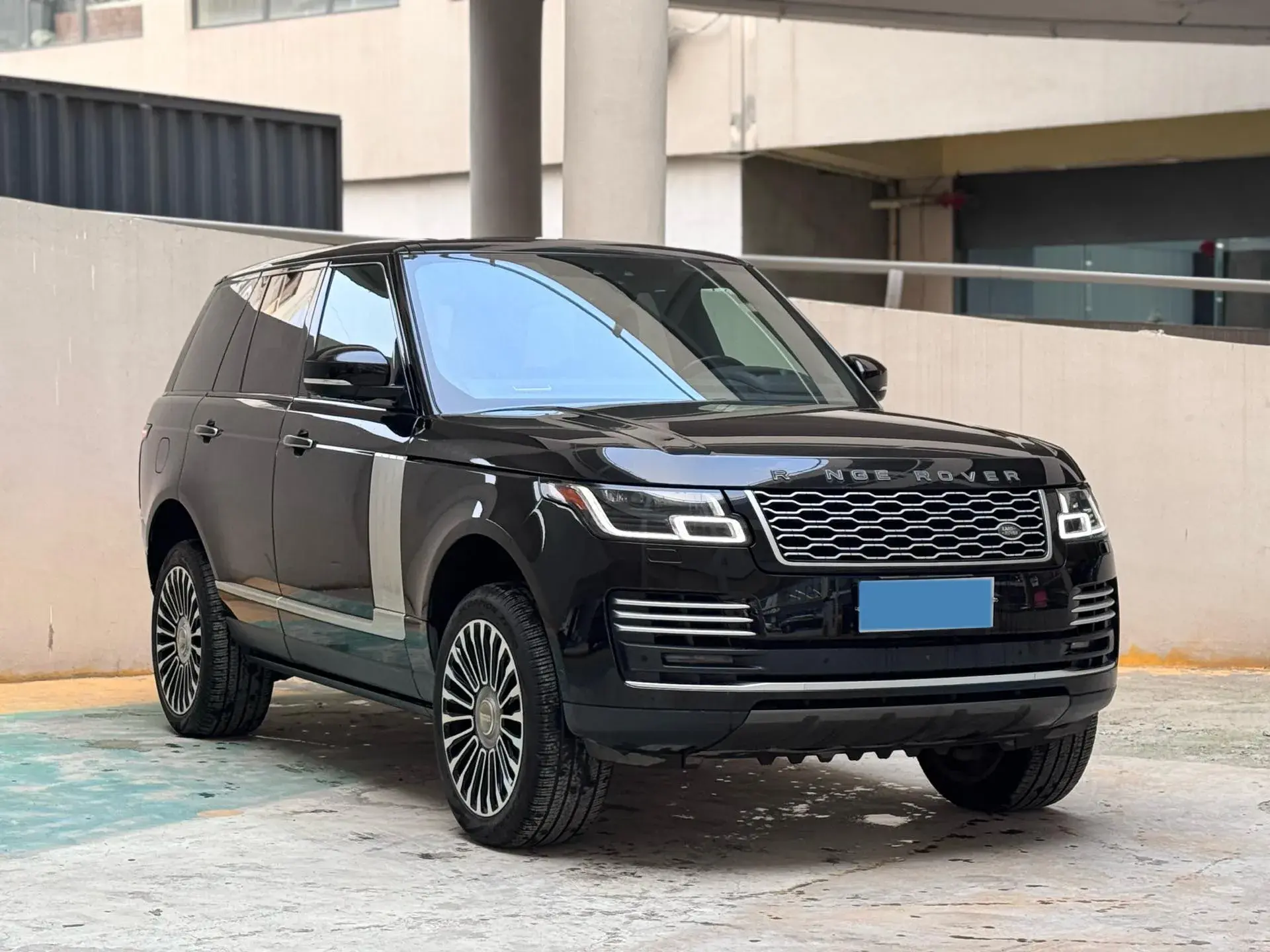 2018 LAND ROVER thumbnail 3
