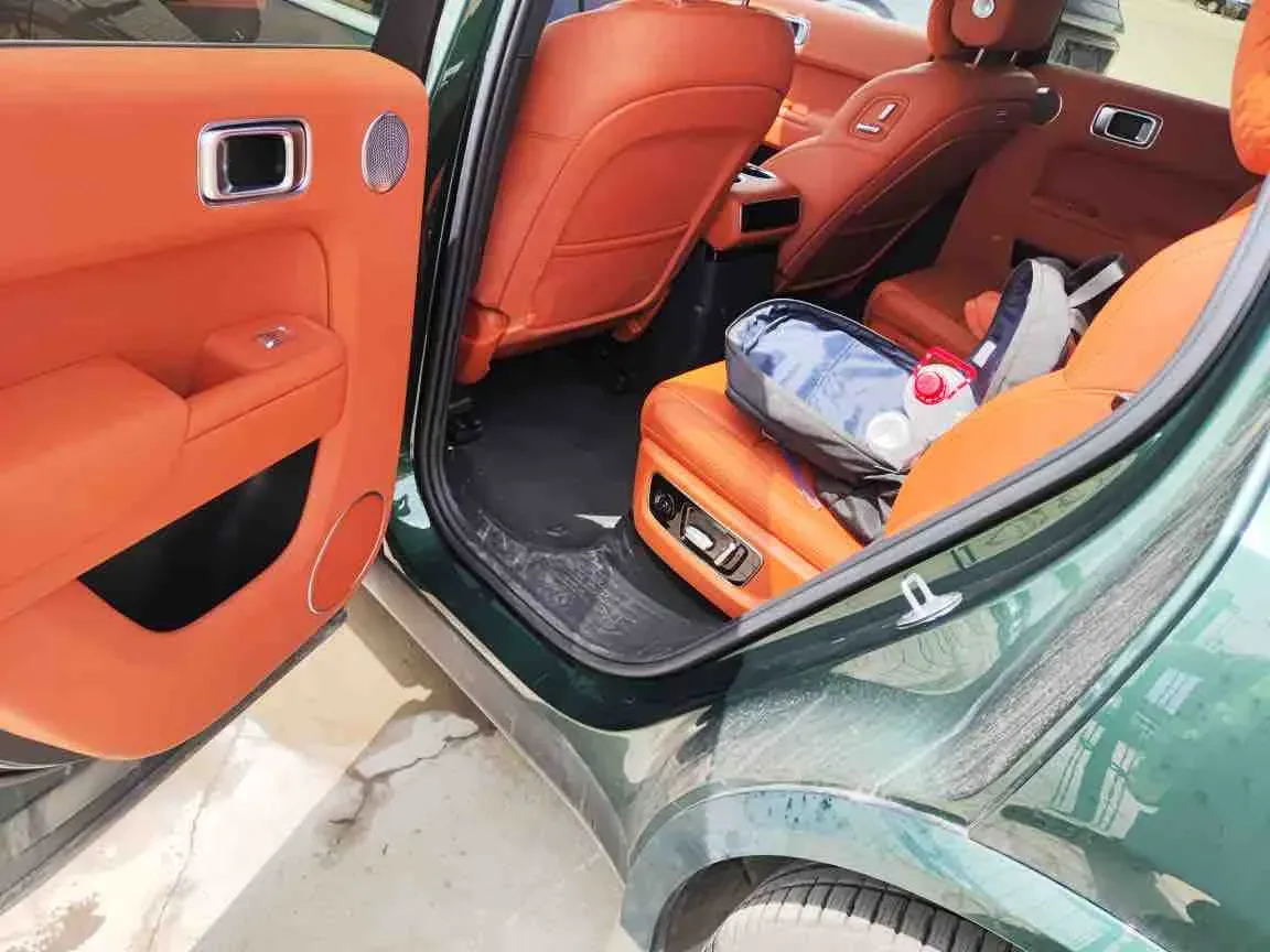 2024 Ford Bronco 2.3T 275HP L4 10AT,autocango,china used car exporter,china ev exporter,chinese used car exporter,chinese used ev exporter