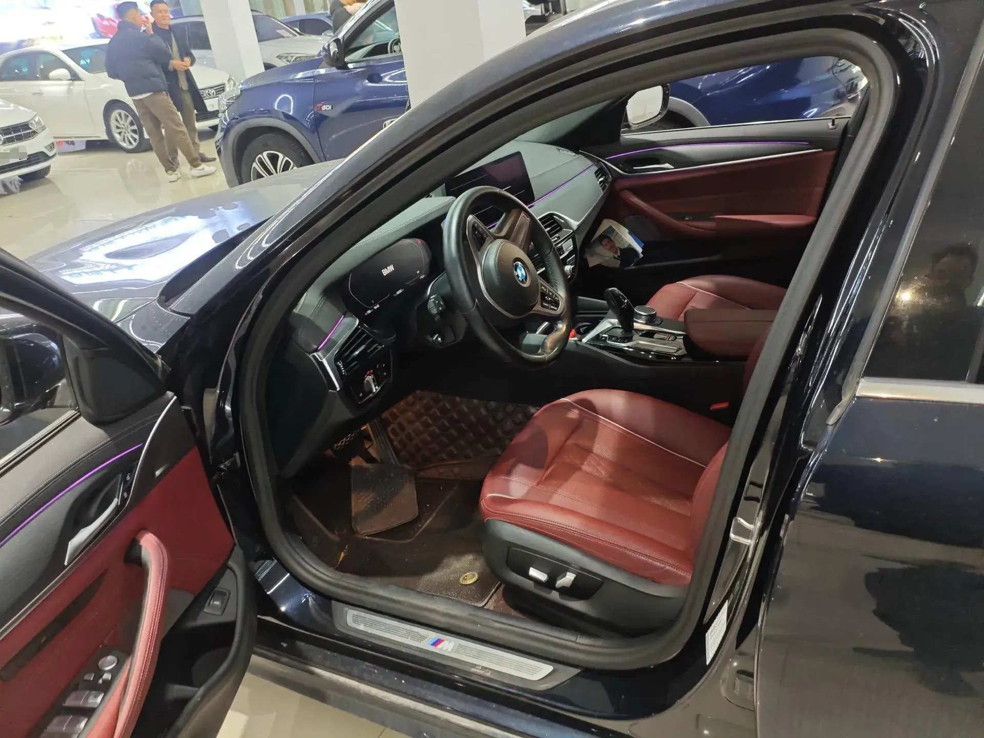 2021 BMW 5 thumbnail 3