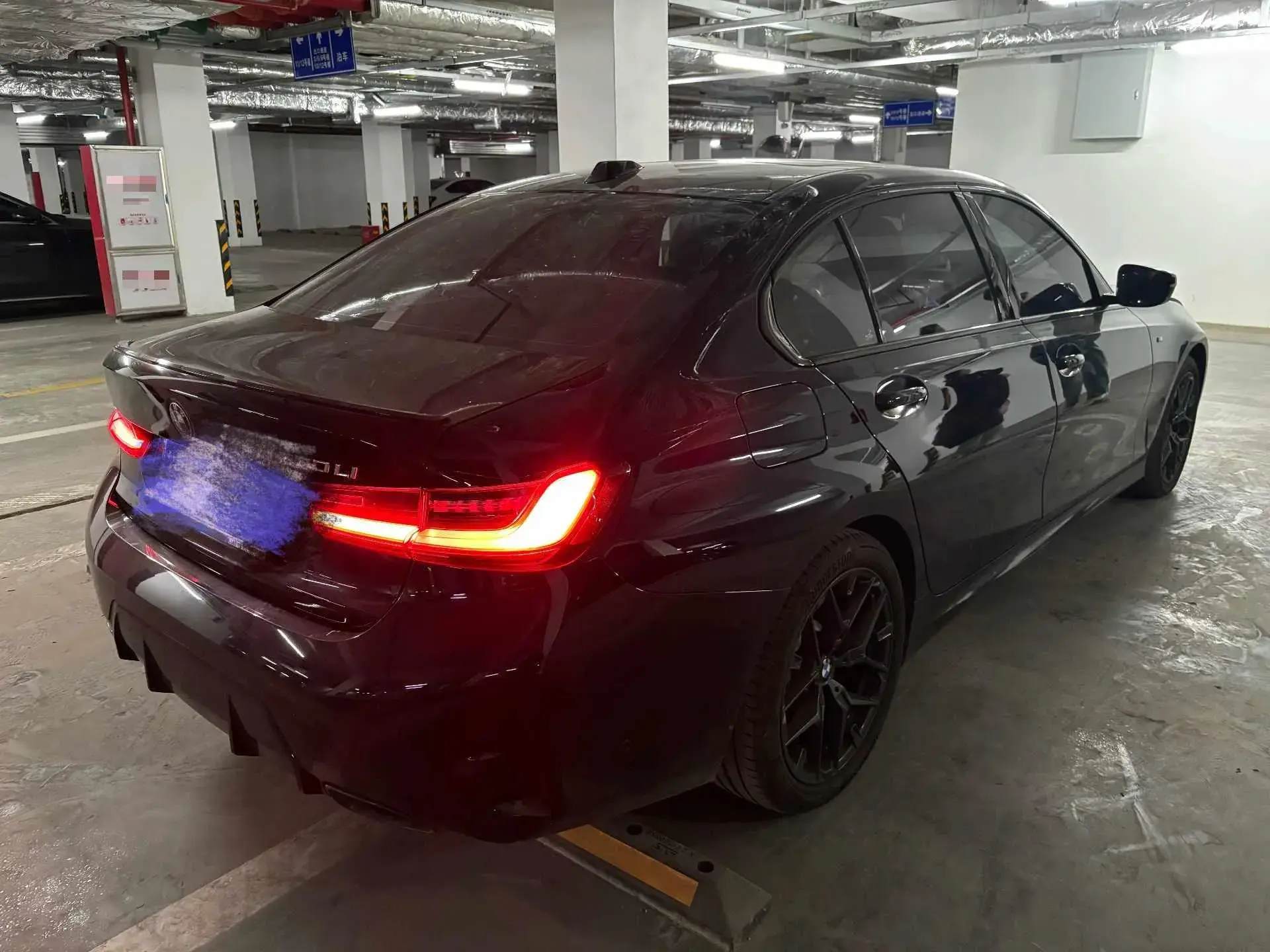 2025 BMW 3 thumbnail 3