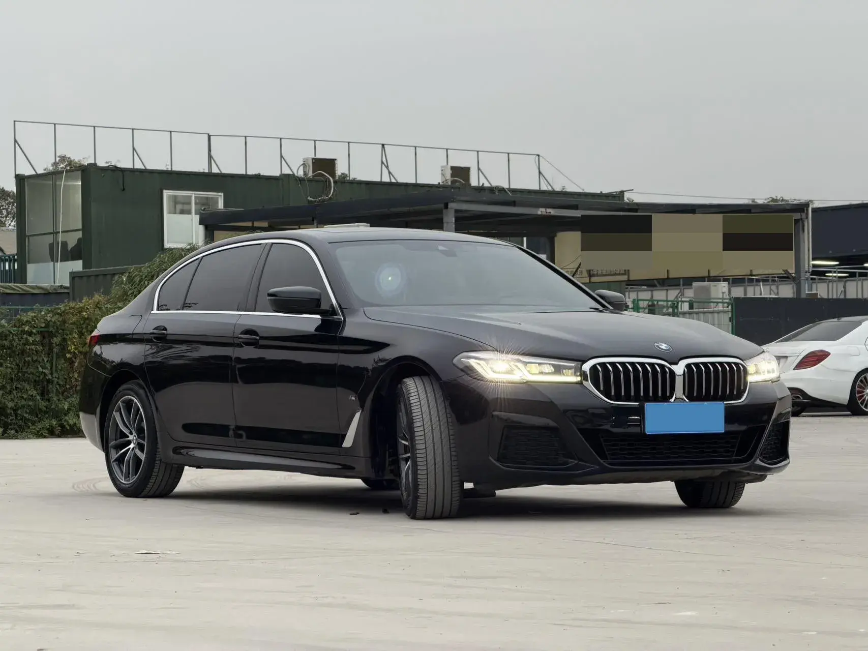 2021 BMW 5 thumbnail 2