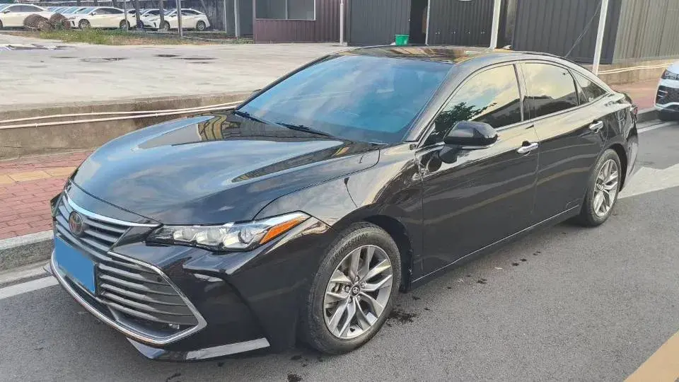 2019 TOYOTA AVALON view 1