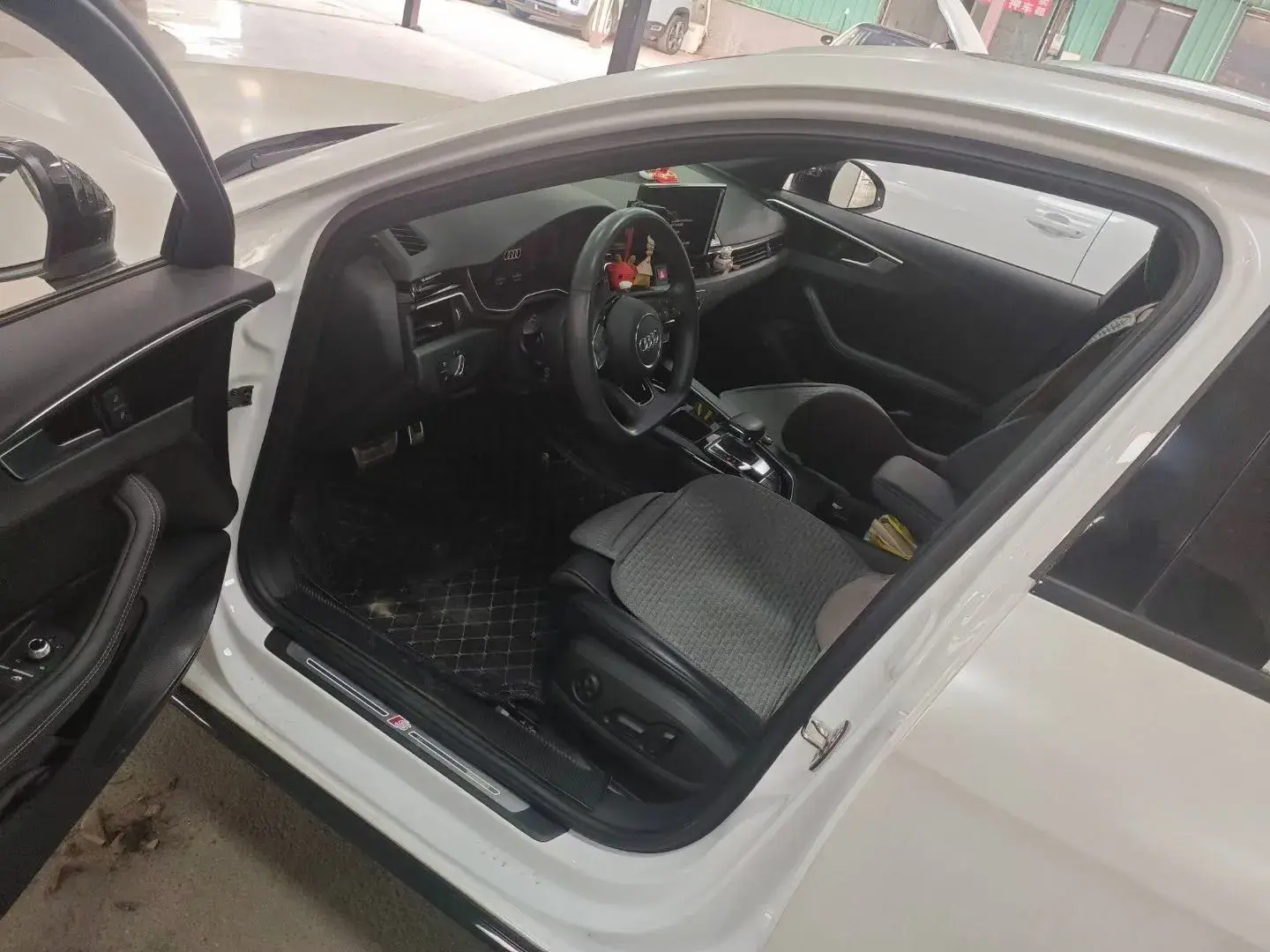 2023 AUDI A4L thumbnail 4