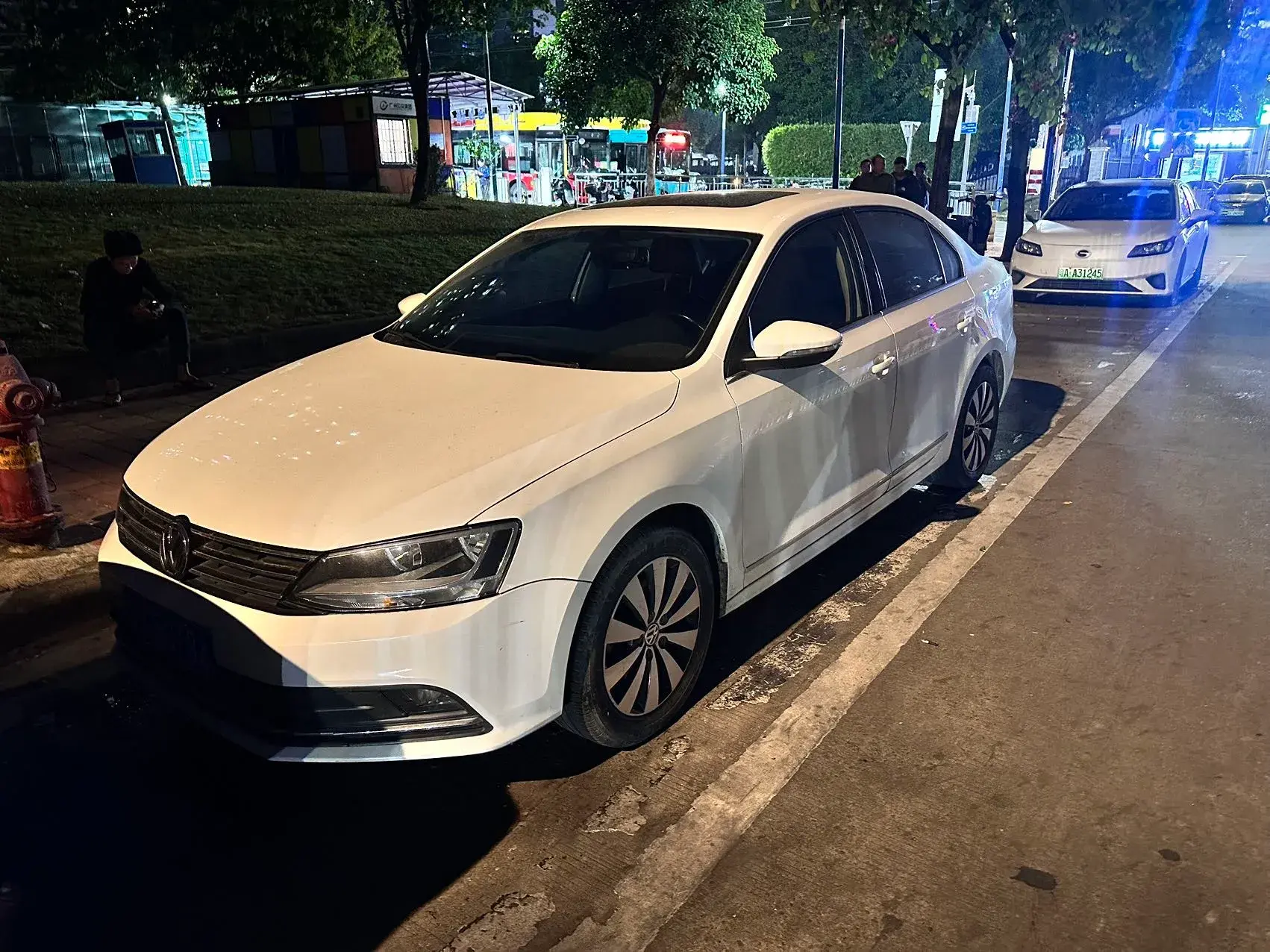 2018 VOLKSWAGEN SAGITAR view 1