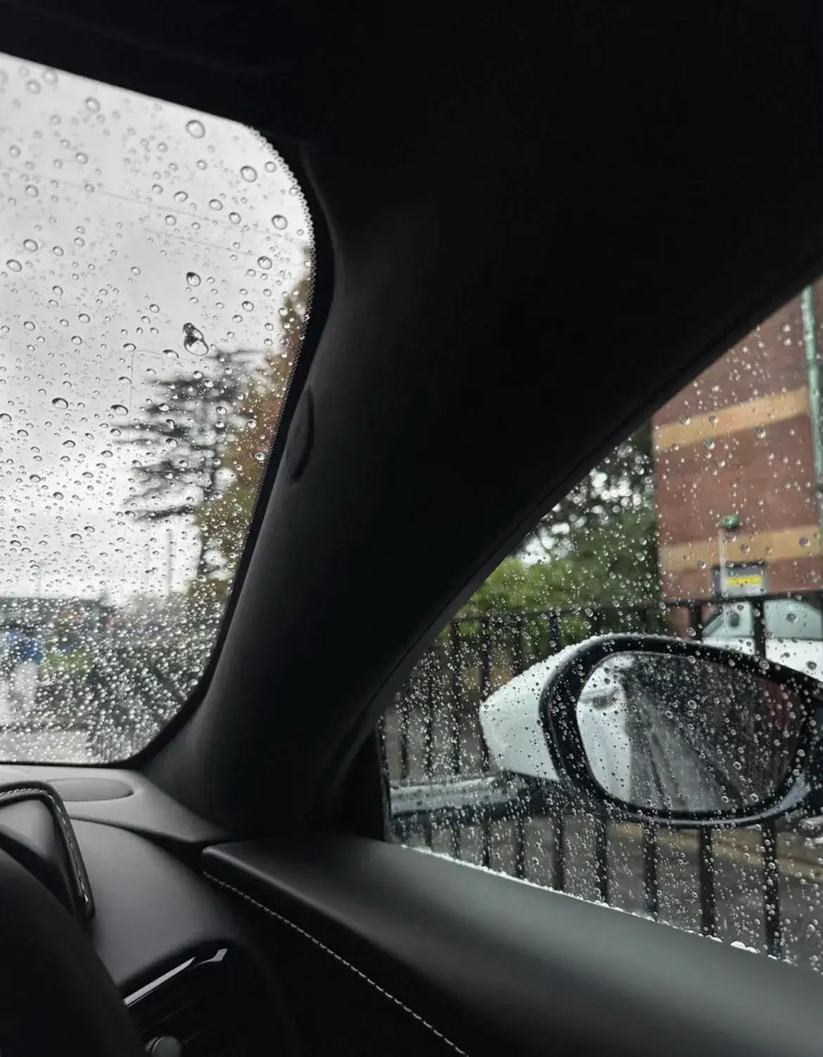 2018 ASTON MARTIN thumbnail 3