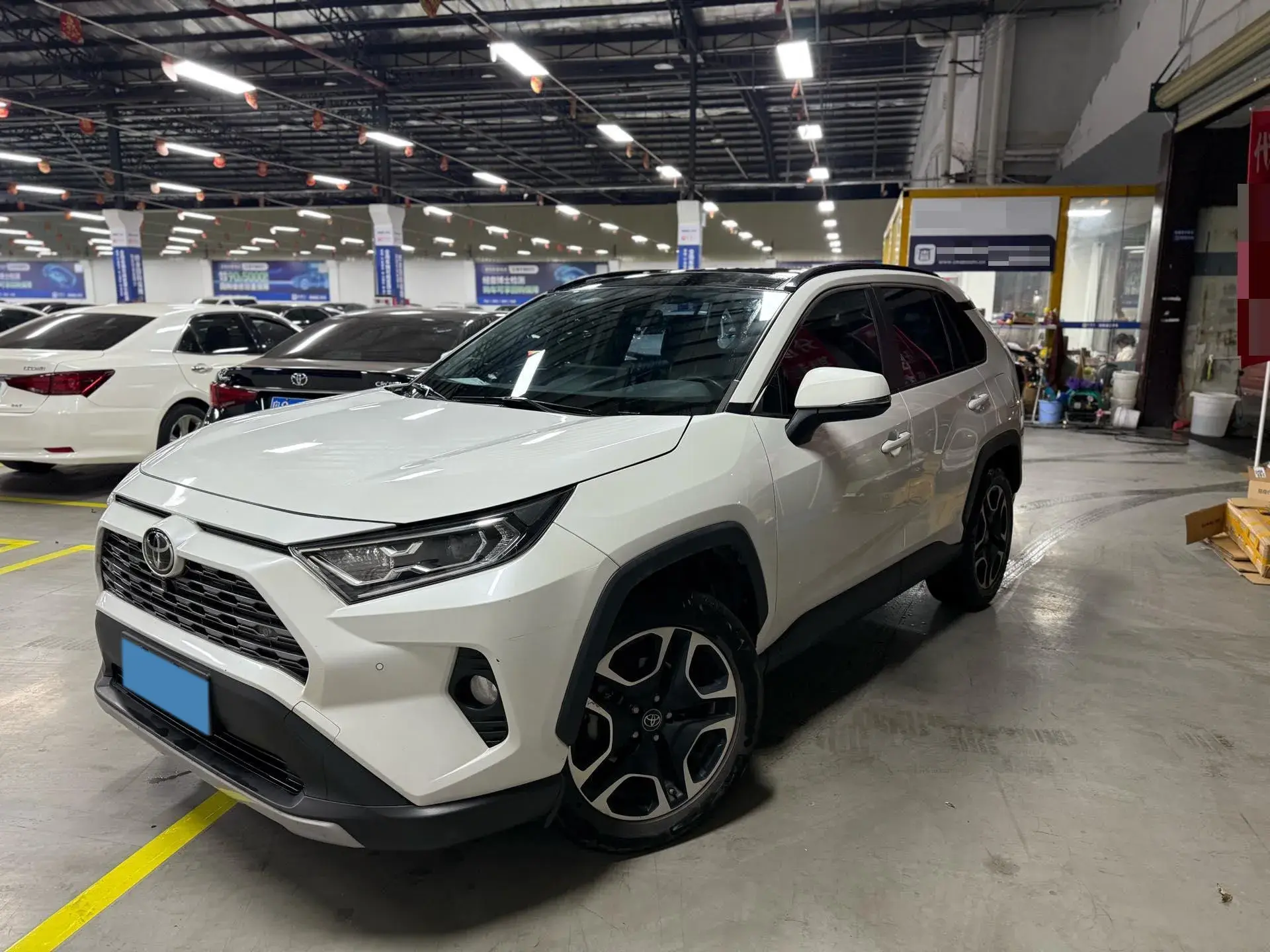 2020 TOYOTA RAV4 view 1