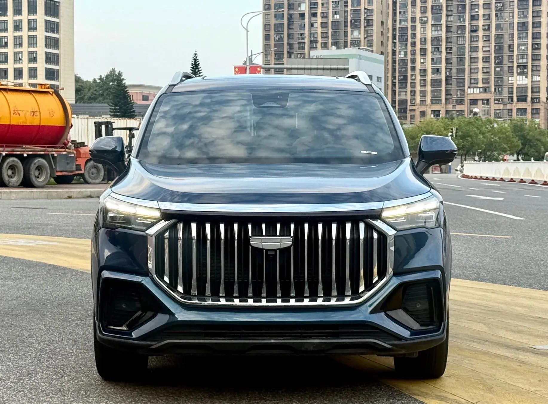 2023 GEELY OKAVANGO thumbnail 2