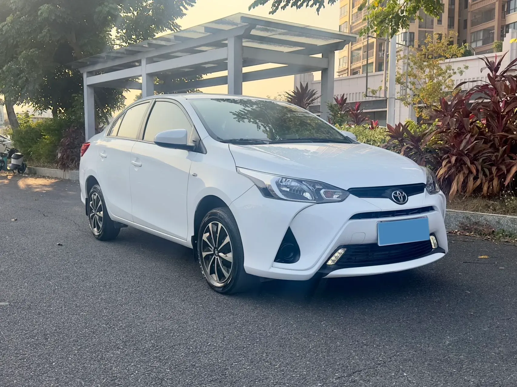 2020 TOYOTA YARIS thumbnail 3
