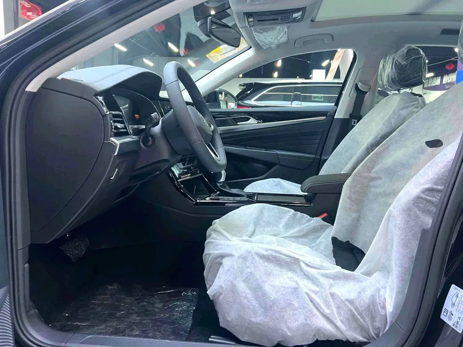 2025 VOLKSWAGEN PASSAT thumbnail 2