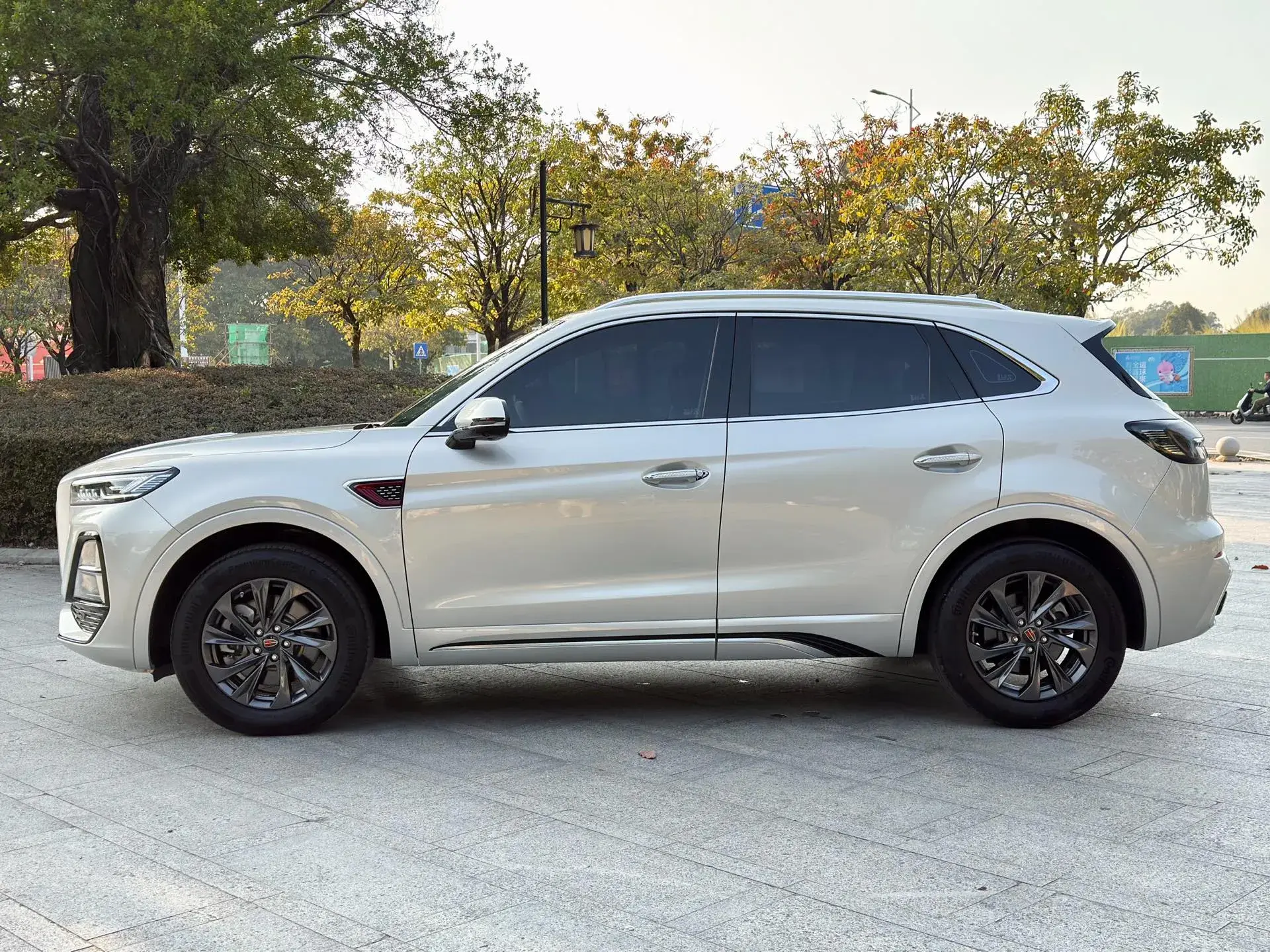 2023 HONGQI HS5 thumbnail 4