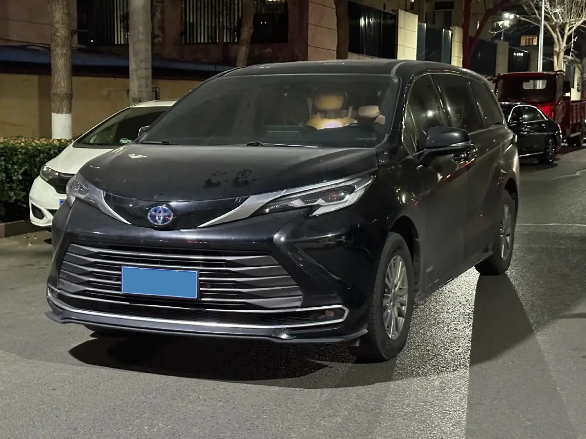 2021 Toyota Sienna 2.5L 192HP L4 E-CVT Hybrid