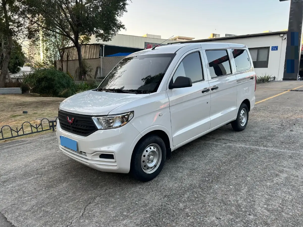 2019 WuLing HongGuang V 1.5L 99HP L4 6MT