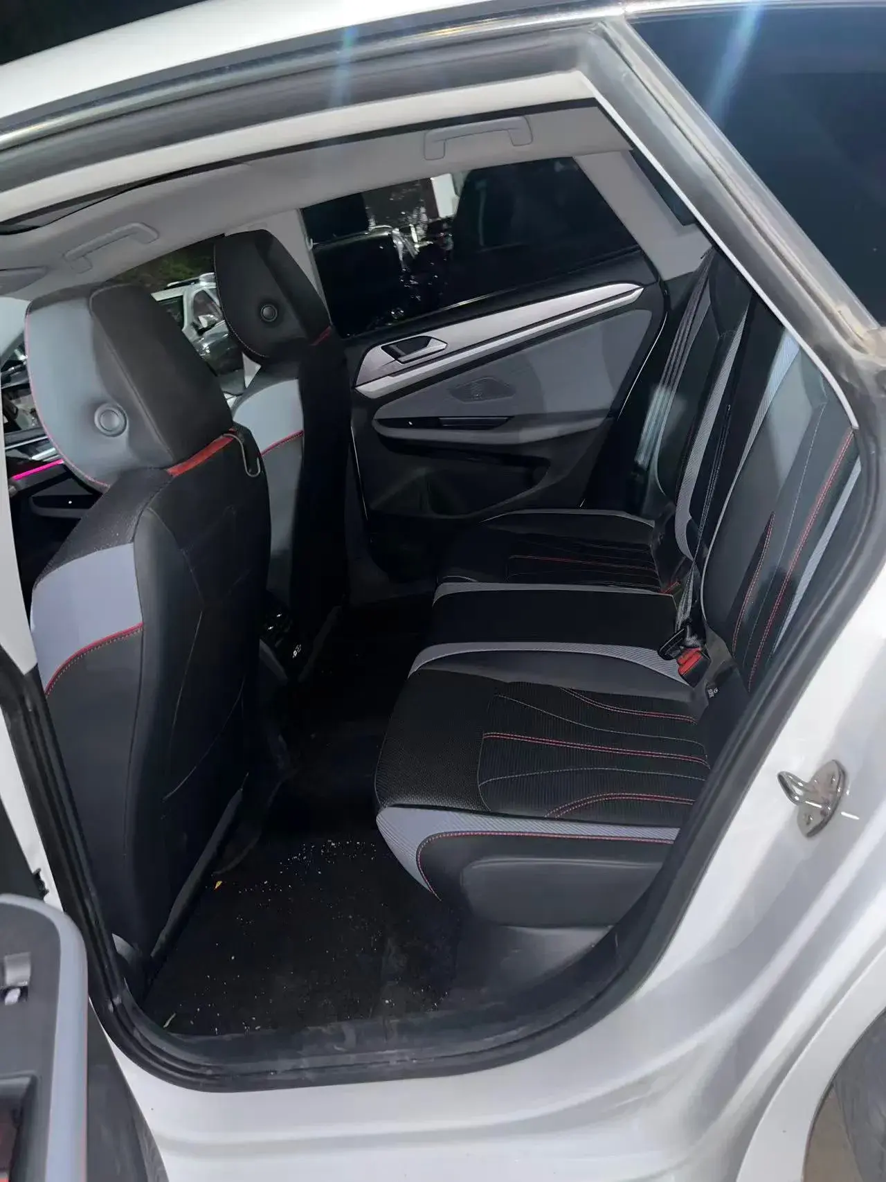 2024 VOLKSWAGEN LAMANDO thumbnail 4