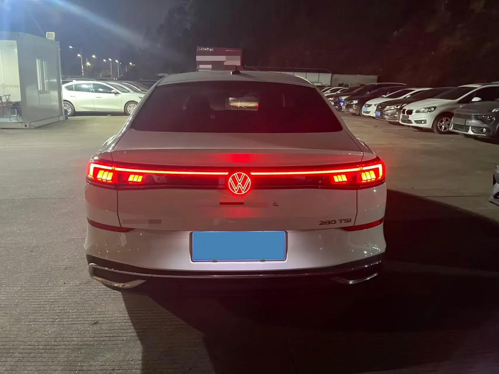 2024 VOLKSWAGEN LAMANDO thumbnail 3