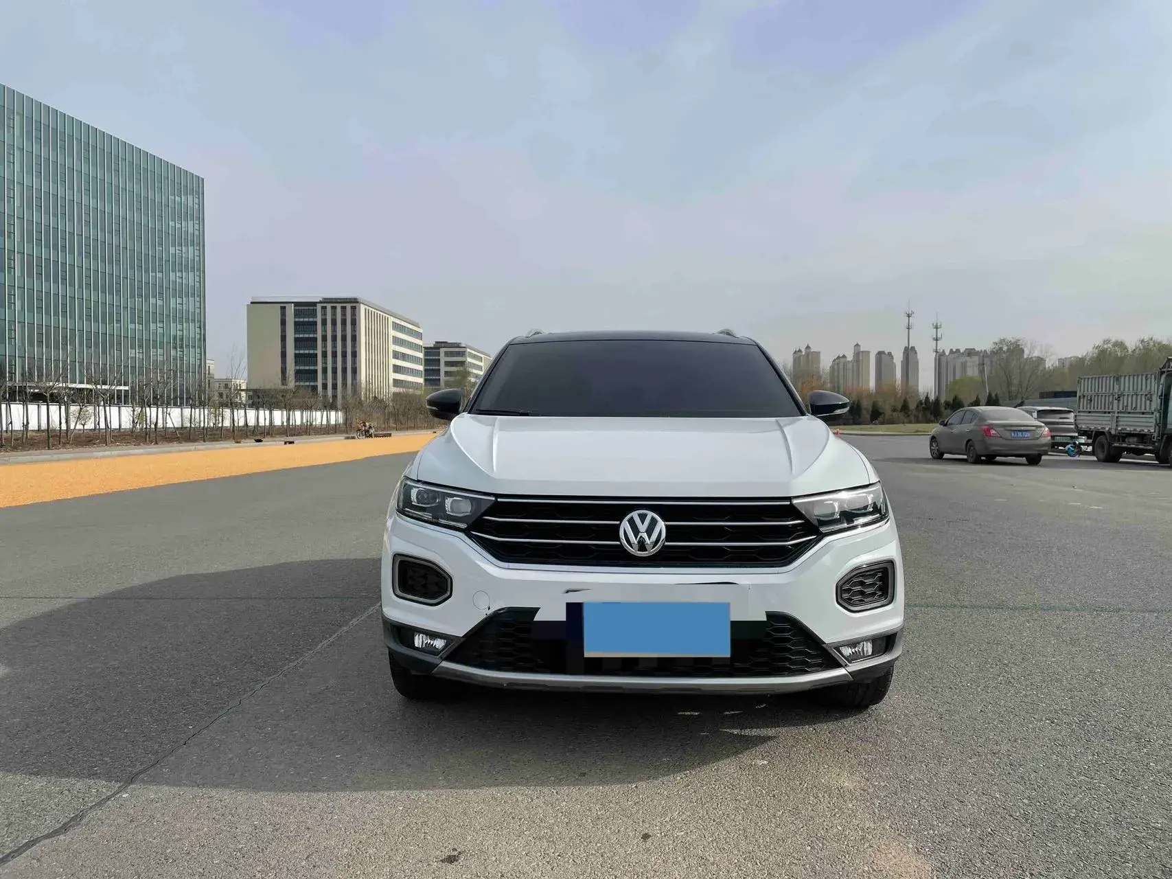 2019 VOLKSWAGEN T-ROC thumbnail 3