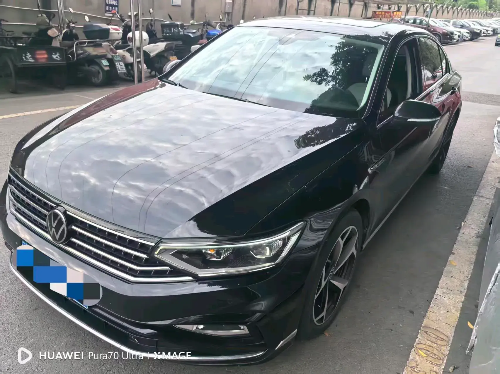 2023 VOLKSWAGEN MAGOTAN view 1