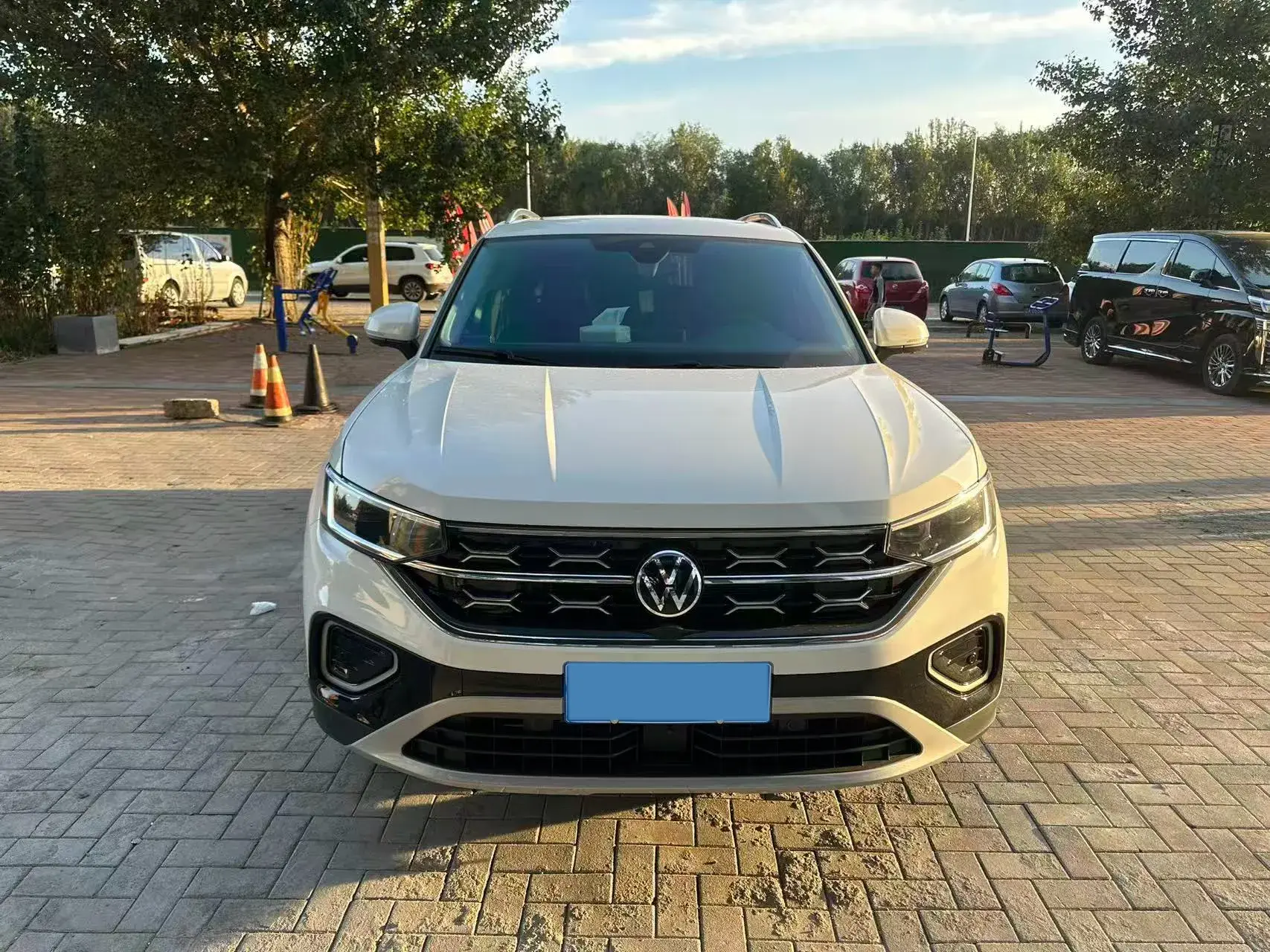 2023 VOLKSWAGEN TAYRON thumbnail 4