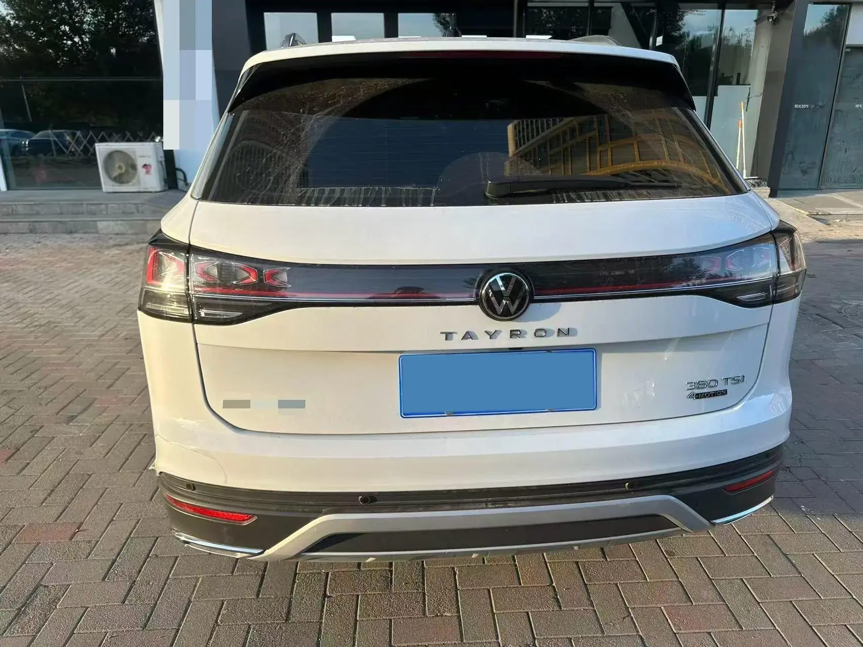 2023 VOLKSWAGEN TAYRON thumbnail 3