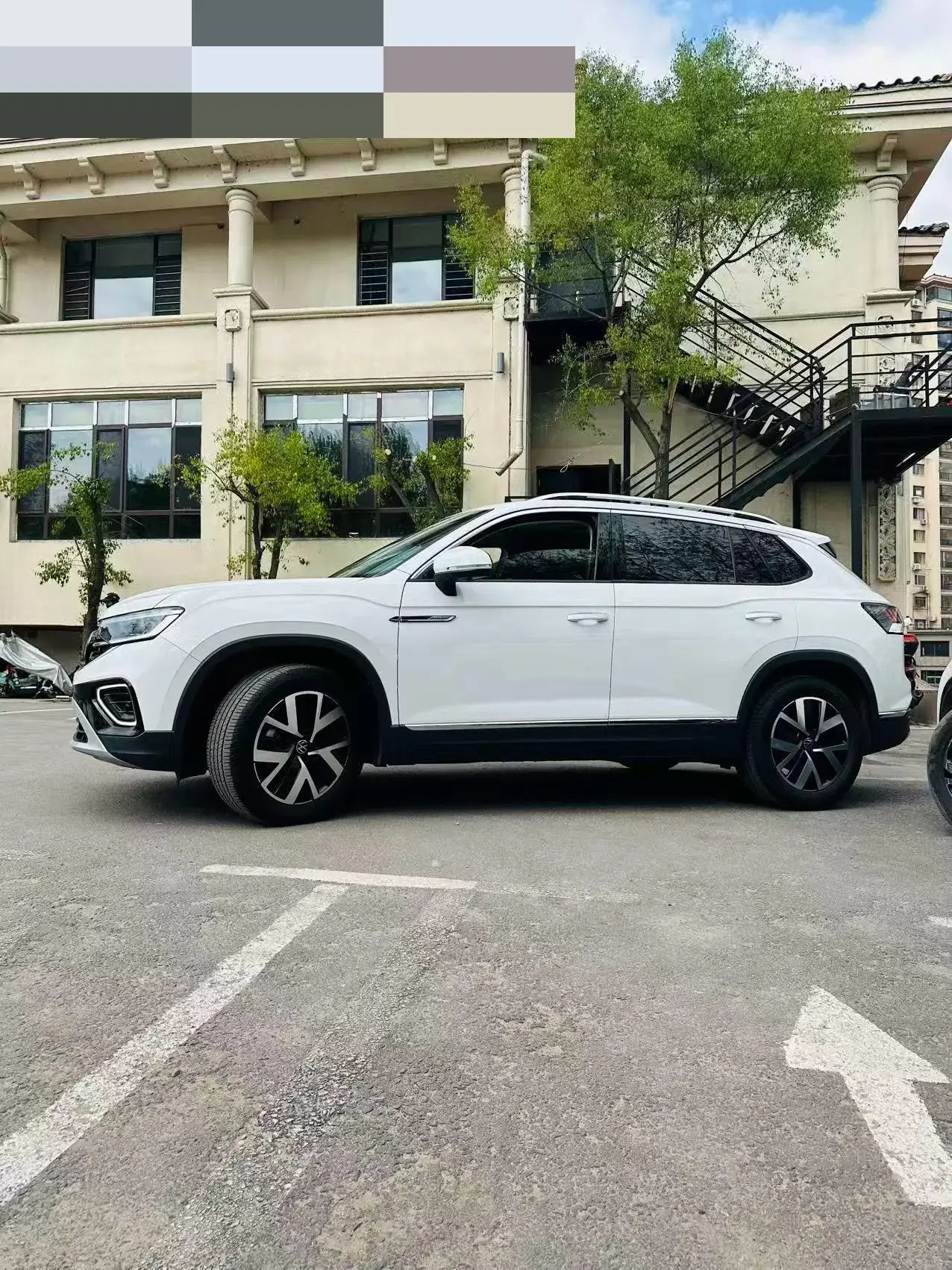 2023 VOLKSWAGEN TAYRON view 1