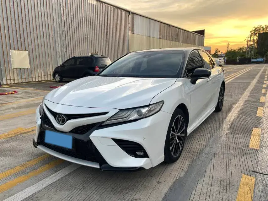2018 Toyota Camry 2.5L 209HP L4 8AT