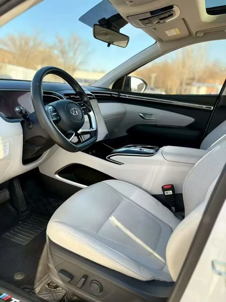 2021 HYUNDAI TUCSON thumbnail 4