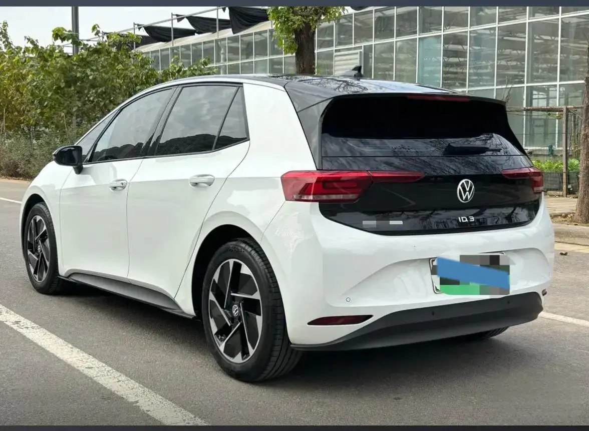 2025 VOLKSWAGEN ID.3 thumbnail 4