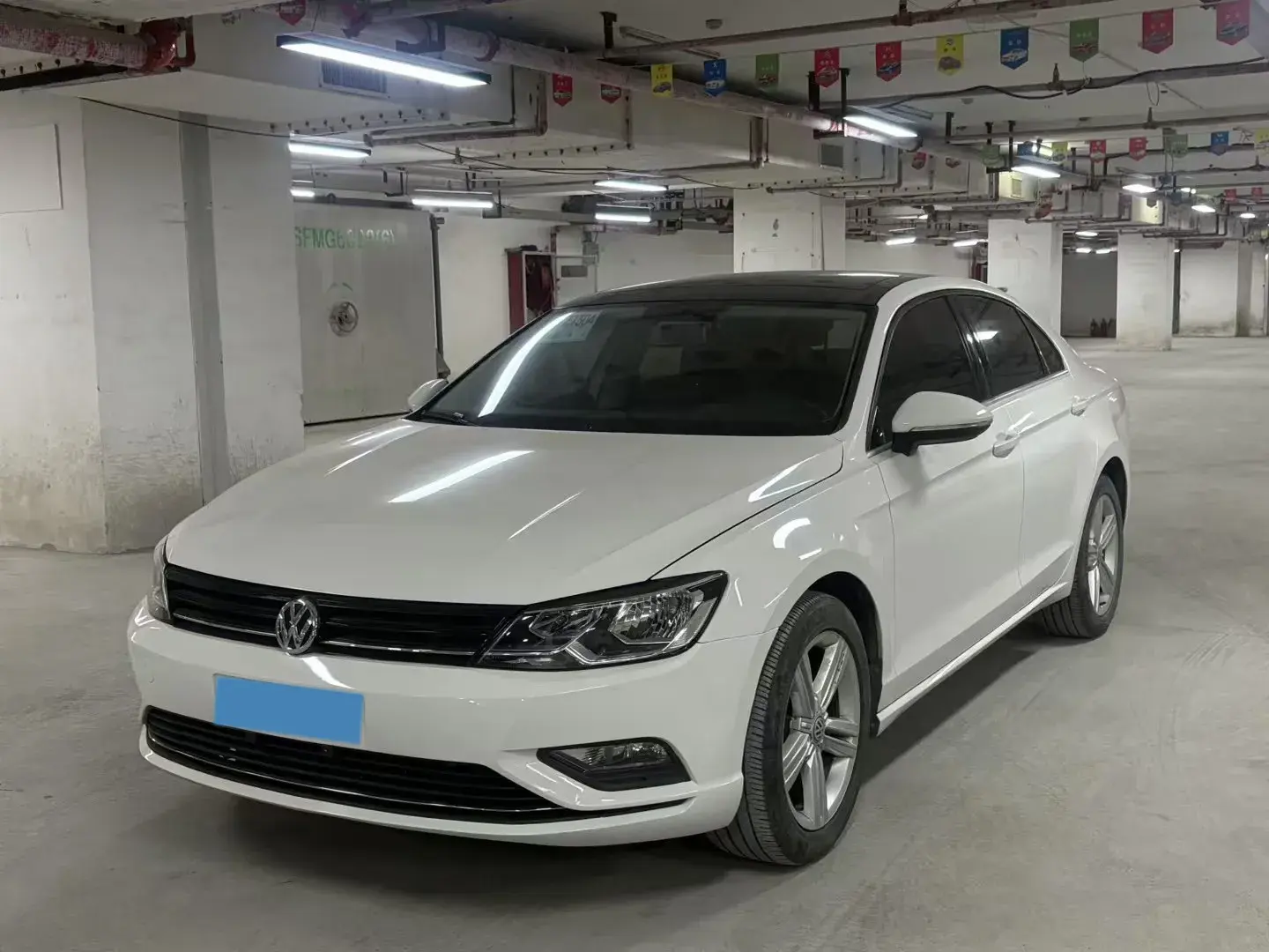 2017 VOLKSWAGEN LAMANDO view 1