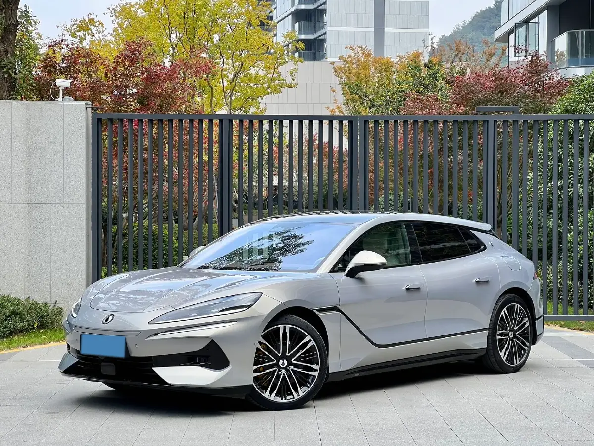 2024 Denza DenzaZ9GT 2.0T 207HP L4 E-CVT PHEV 38.5KWH