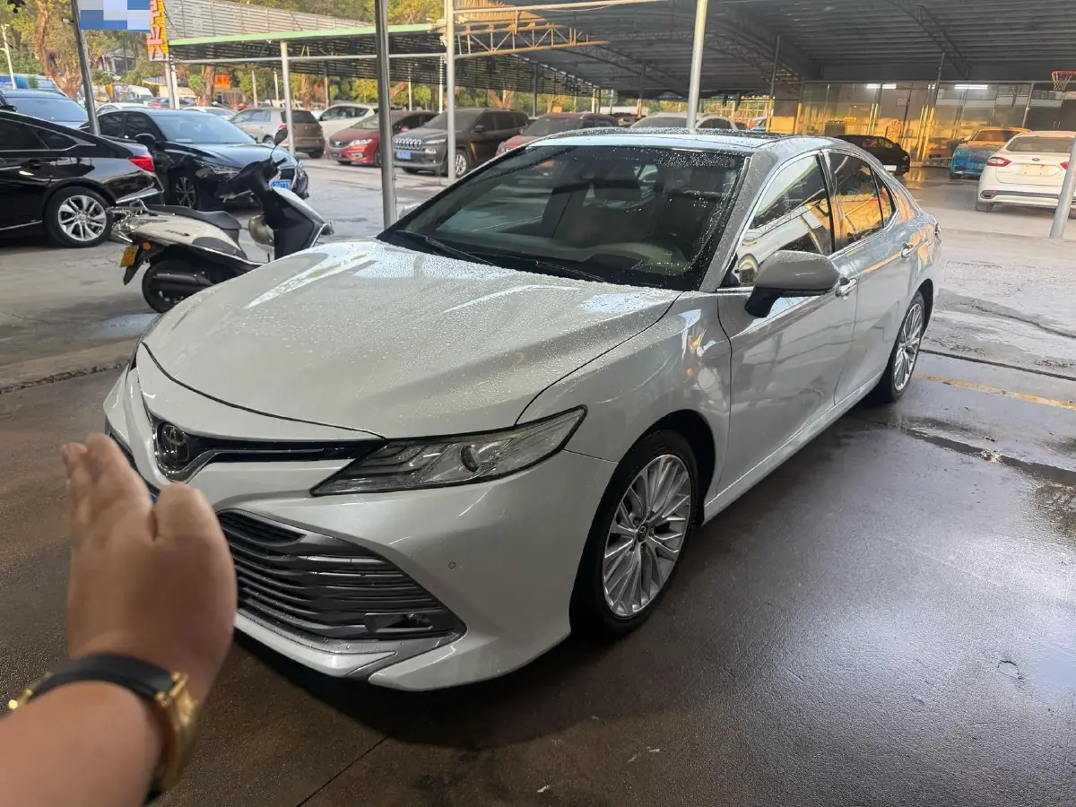2019 Toyota Camry 2.5L 209HP L4 8AT