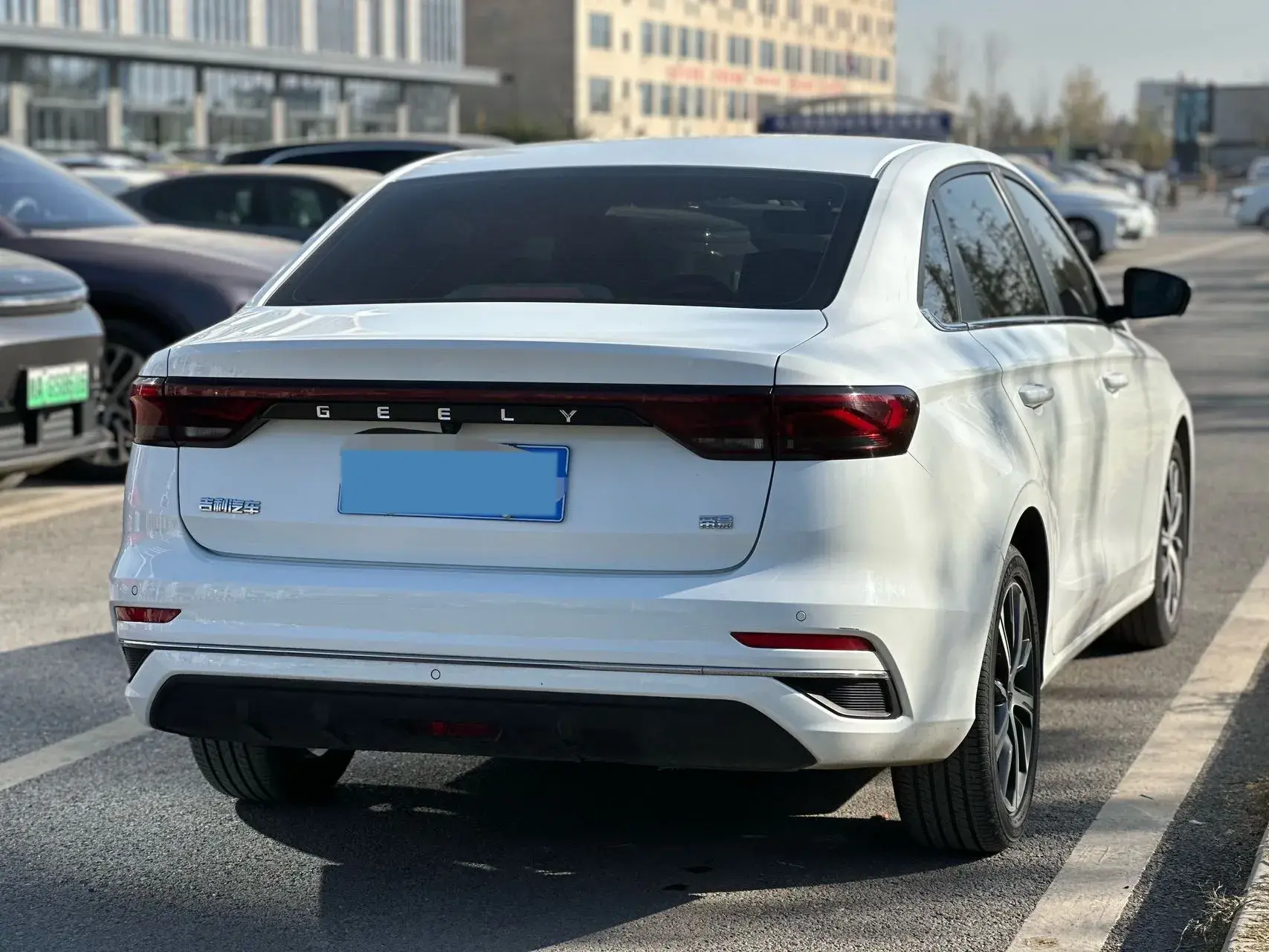 2022 GEELY EMGRAND thumbnail 4
