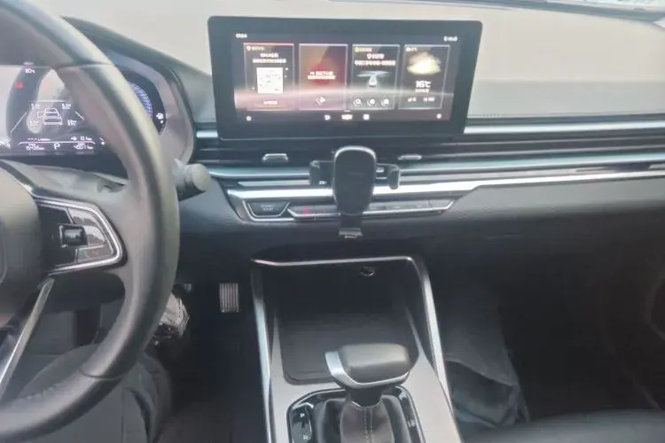 2022 GEELY EMGRAND thumbnail 4